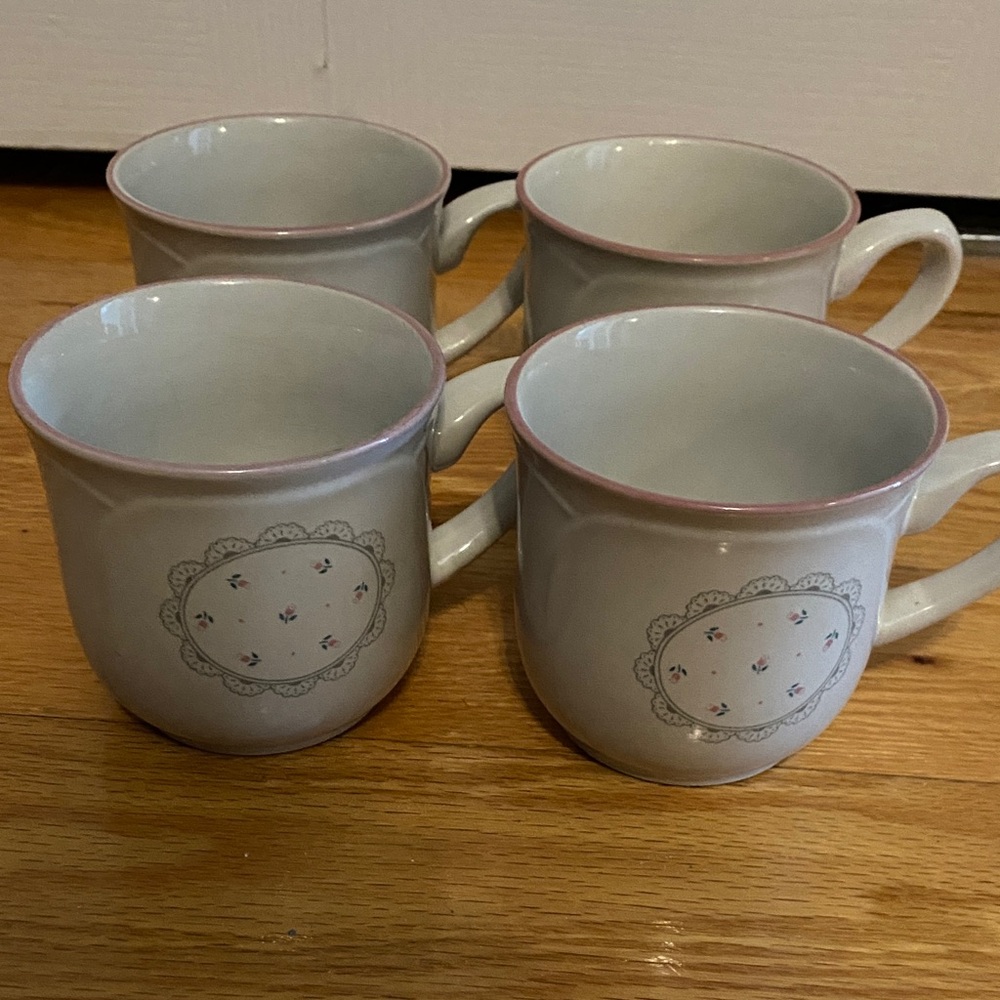 Victoriana 1988 Ceramic Mug Set